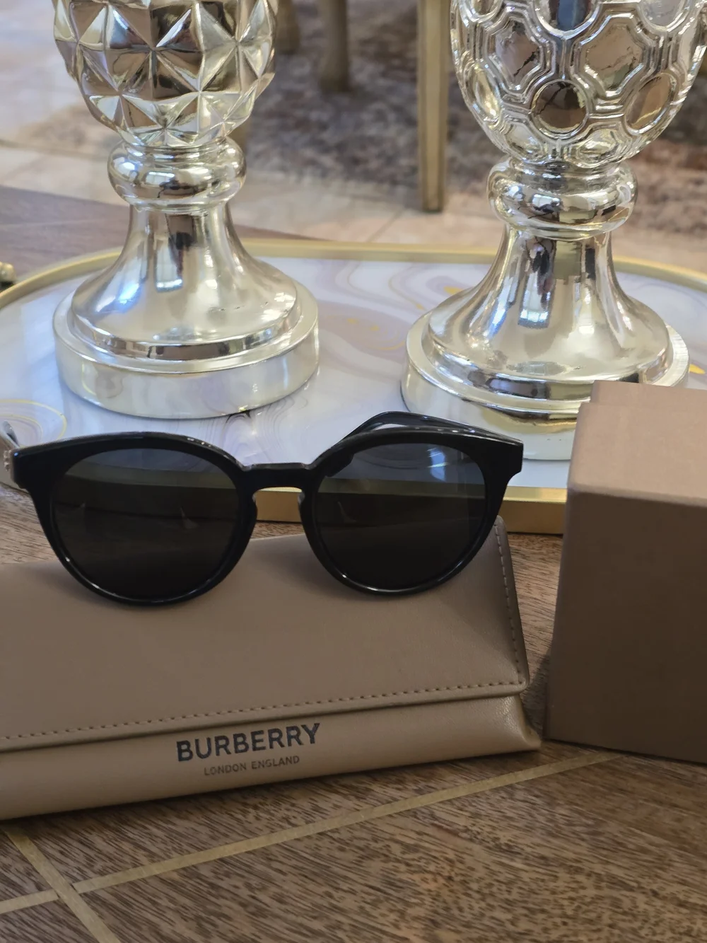 Burberry Men's Black Frame Sunglasses with Tan Case With Small Damage